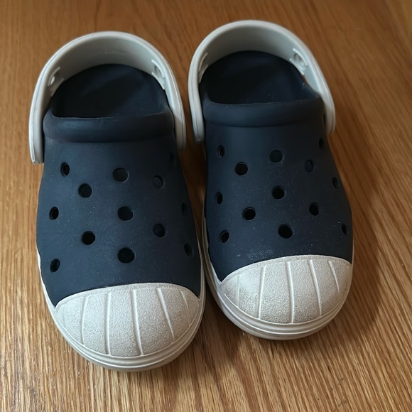 Crocs - size 11 - Picture 2 of 3